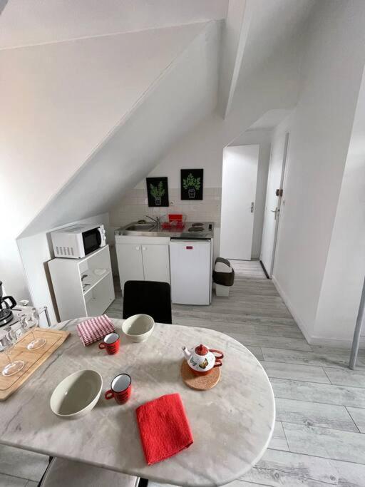 Le Cocon Rouge - Studio En Plein Centre Historique ล็องบาล ภายนอก รูปภาพ