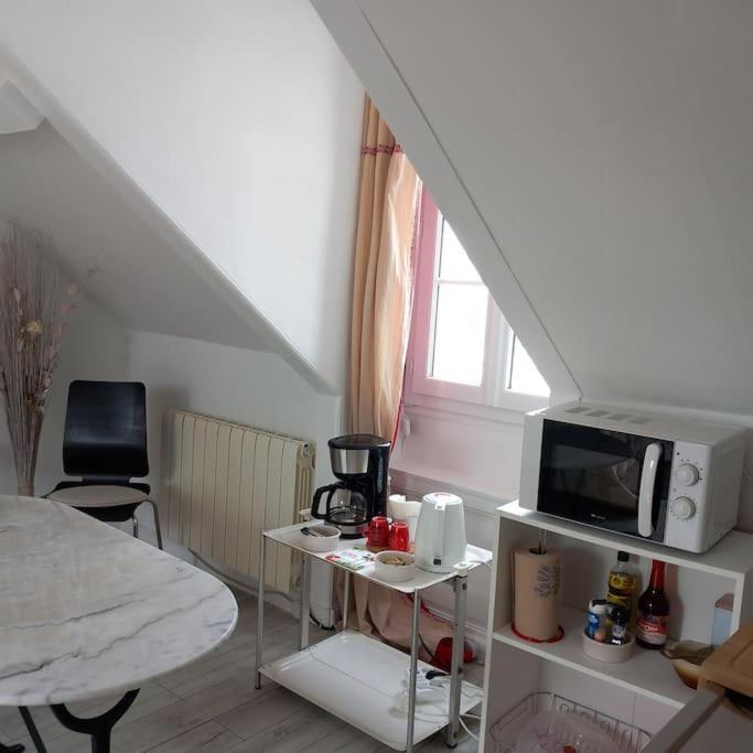 Le Cocon Rouge - Studio En Plein Centre Historique ล็องบาล ภายนอก รูปภาพ
