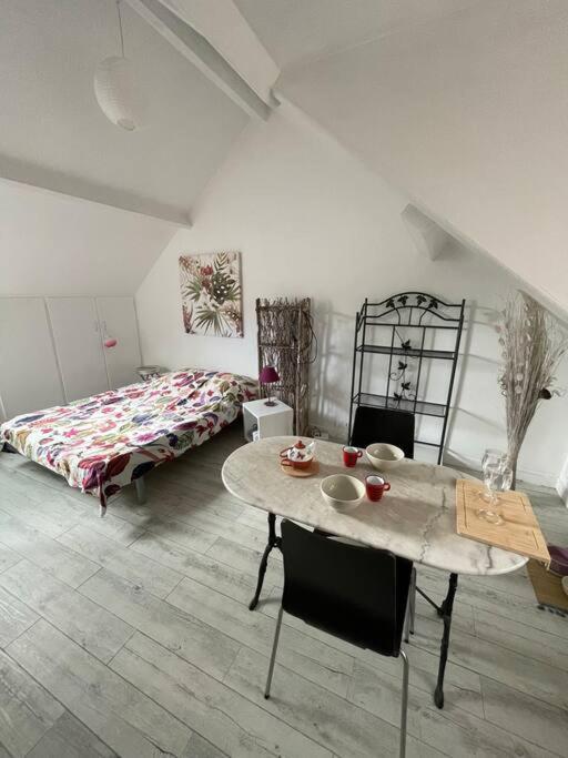 Le Cocon Rouge - Studio En Plein Centre Historique ล็องบาล ภายนอก รูปภาพ
