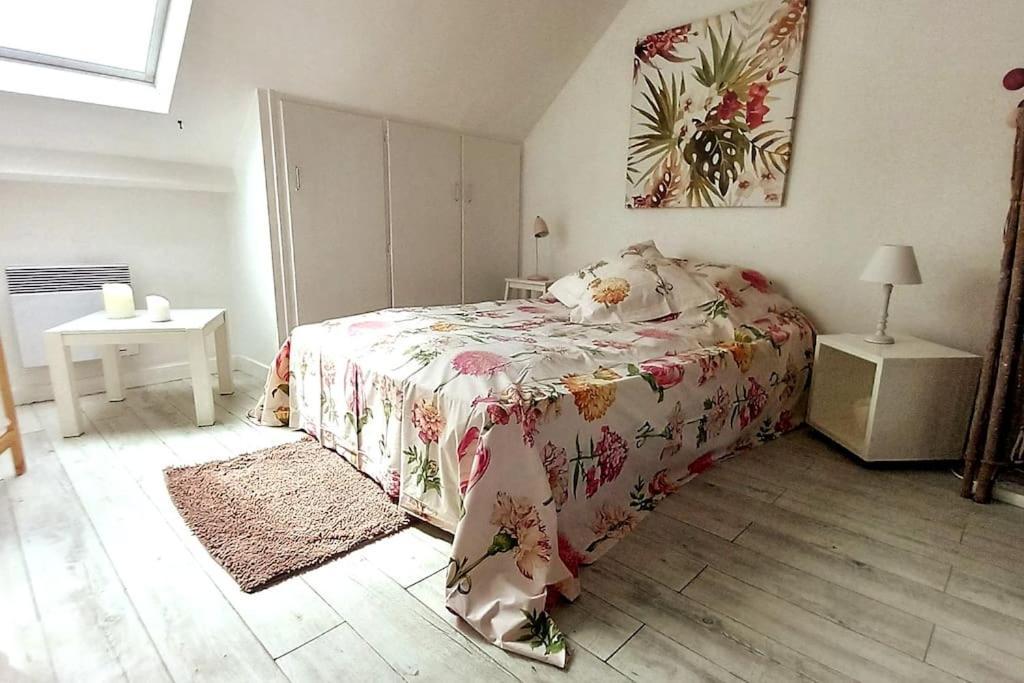 Le Cocon Rouge - Studio En Plein Centre Historique ล็องบาล ภายนอก รูปภาพ