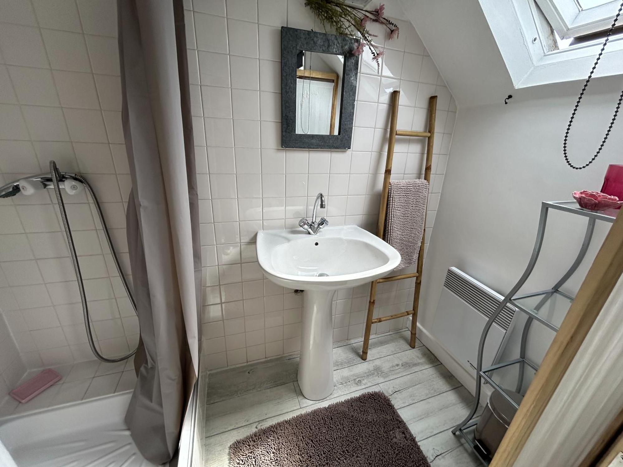 Le Cocon Rouge - Studio En Plein Centre Historique ล็องบาล ภายนอก รูปภาพ